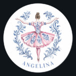 Grandmillennial Christmas Damask Ballerina Ronde Sticker<br><div class="desc">Dit Kerst sticker heeft een ballerina met een roze en blauw damast jurkje. Je kunt je personaliseren met een naam.</div>
