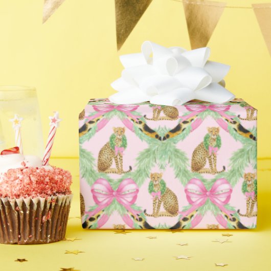 Grandmillennial Christmas Leopard Monogram Cadeaupapier (Verjaardagsfeest)