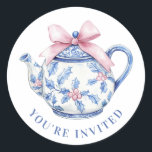 Grandmillennial Christmas Tea Pot Ronde Sticker<br><div class="desc">Dit Kerst sticker heeft een kersttheepot met een roze strik. U kunt uw boodschap personaliseren.</div>