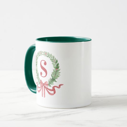 Grandmillennial Kerstkrans Monogram Mok (Voorkant links)