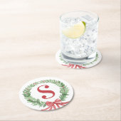 Grandmillennial Kerstkrans Monogram Ronde Kartonnen Onderzetter (Insitu)