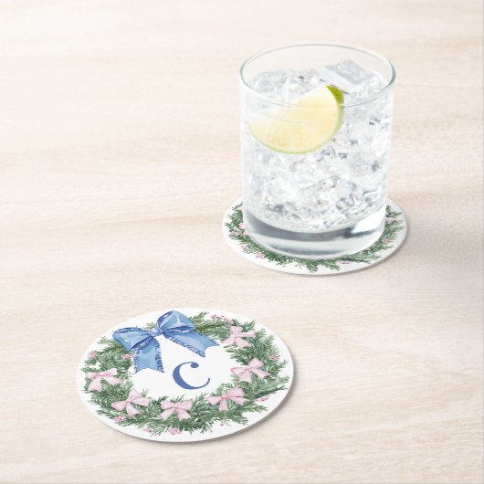 Grandmillennial Kerstkrans Monogram Ronde Kartonnen Onderzetter (Insitu)