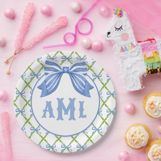 Grandmillennial Topiary | Monogram Papieren Bordje (Feest)