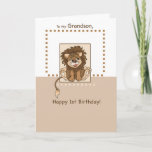 Grandson, Happy 1st Birthday Baby Lion Kaart<br><div class="desc">Een bruine kaart met een schattige baby leeuw die deze kaart voorstelt. Perfect om met uw wensen voor de eerste verjaardag van uw kleinzoon te verzenden!</div>