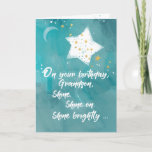 Grandson Tween of Teen Birthday Night Sky Bright Kaart<br><div class="desc">Laat je kleinzoon weten wat een schitterende ster hij is met deze nachtelijke verjaardagskaart. Een maan en veel sterren leiden naar de kunstgrijze achtergrond,  maar één ster is groter en helderder dan alle andere. Perfecte kaart voor de tween,  tiener of jonge volwassen kleinzoon.</div>