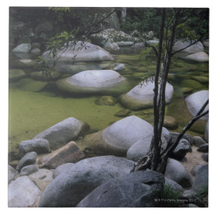 Graniet Boulders in de rivier Tegeltje