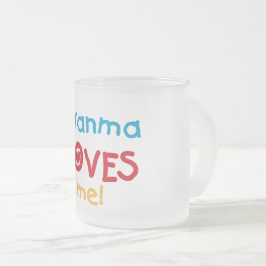 Granma Loves Me T-shirts en geschenken Matglas Koffiemok (Voorkant rechts)