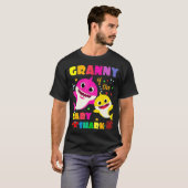 Granny of the Baby shark Birthday Granny Shark T-shirt (Voorkant volledig)