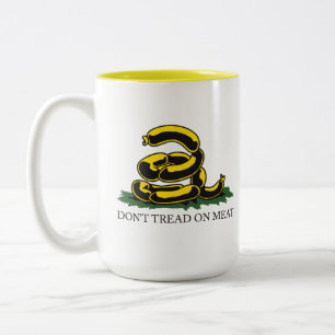 Grap niet op vlees grappige Gadsden vlag parodie m Tweekleurige Koffiemok