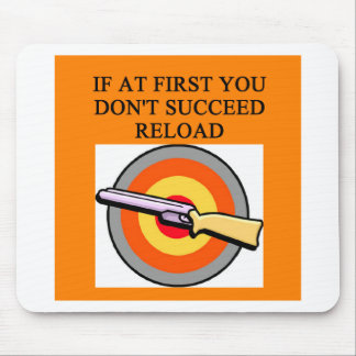 grap over pistool muismat