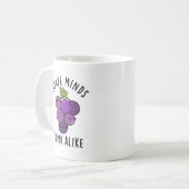 Grape Minds denken aan grappige fruitpun Koffiemok (Voorkant links)