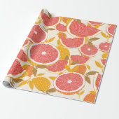 Grapefruit en halve snijwonden met bladeren op wit cadeaupapier (Uitgerold)