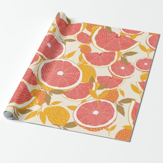 Grapefruit en halve snijwonden met bladeren op wit cadeaupapier (Uitgerold)