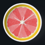 Grapefruit Slice Pop Art Minimalist Kitchen Food<br><div class="desc">Deze kleurrijke grapefruitklok is perfect voor uw keuken- of ontbijtnok-decor. Het show is een gesneden open afbeelding van een vrucht van pompelmoezen of van pomelo's, waarvan de helft bestaat uit 12 plakken in wisselende roze tinten, zodat je de tijd zonder cijfers kunt zien. Dit ongewone ontwerp heeft een getextureerde look...</div>