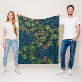  Grapevines with clusters of pink grapes  Fleece Deken