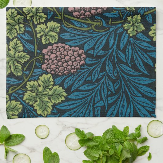  Grapevines with clusters of pink grapes  Theedoek (Gevouwen)