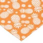 Graphic sinaasappel witte ananasbloemen tafelkleed (Gekanteld)