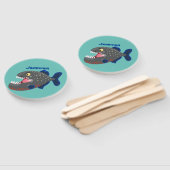 Grapjige piranha cartoon illustratie handwaaier (Niet-gemonteerd)