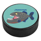 Grapjige piranha cartoon illustratie hockey puck (3/4)