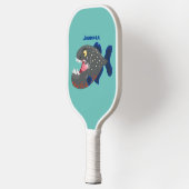 Grapjige piranha cartoon illustratie pickleball paddle (Links)