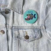 Grapjige piranha cartoon illustratie ronde button 5,7 cm (In situ)