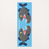 Grapjige piranha cartoon illustratie yogamat (Voorkant)