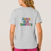 Grappen Onze Identiteit – Speelse Statement T-shir T-shirt (Achterkant)