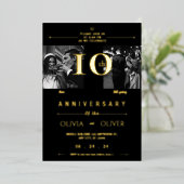 Grappig 10e bruiloft Jubileum toen en nu goud Folie Uitnodiging (Staand Voorkant)