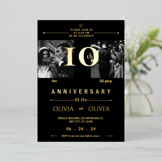 Grappig 10e bruiloft Jubileum toen en nu goud Folie Uitnodiging (Staand Voorkant)