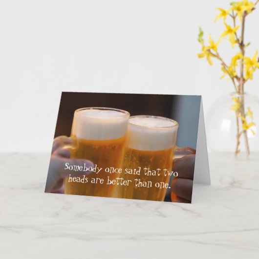 Grappig 2 hoofden zijn beter bier minnaar verjaard kaart (Gele Bloem)