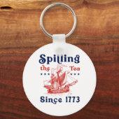 Grappig 4 juli morsen van de thee sinds 1773 Vier Sleutelhanger (Voorkant)