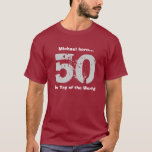 Grappig 50th Birthday Gift bovenop de World T13 T-shirt<br><div class="desc">MAROON en SILVER. Fun verjaardagsgeschenk voor iemand die 50 wordt... en je wilt er een positieve draai aan geven! In plaats van te focussen op "over de heuvel"... het sentiment is: OP TOP VAN DE WERELD! Geschikt voor een 50e 51e 52e 53e 54e 56e 56e 56e 58e 58e verjaardag of...</div>