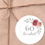 Grappig 60 Dus wat Waterverf 60th Birthday Floral Ronde Sticker<br><div class="desc">Funny 60 Dus wat Waterverf bloeit 60e verjaardag bloemrijke Stickers. Moderne en elegante bloemige 60e verjaardag stickers met prachtige waterverf rozen en takjes. De grappige en motivatie tekst 60 Dus wat is geweldig voor een vrouw die 60 jaar viert en een gevoel van humor heeft. U kunt het leeftijdsnummer wijzigen...</div>