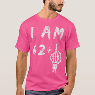Grappig 63ste verjaardag ik ben 62 plus skelet Mid T-shirt
