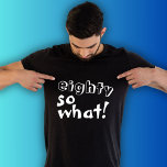 Grappig 80 zo wat citaat 80ste verjaardag t-shirt<br><div class="desc">Grappig Tachtig zo wat Inspirerend Quote 80ste Verjaardag T-shirt. Dit T-shirt is perfect voor iemand die de 80e verjaardag viert. Het komt met een grappig en inspirerend citaat 80 dus wat in de hedendaagse witte typografie, en is ideaal voor een persoon met een gevoel van humor. Leuk als verjaardagscadeau voor...</div>