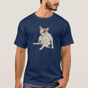 grappig afbeelding van jeukende hond die krast met t-shirt