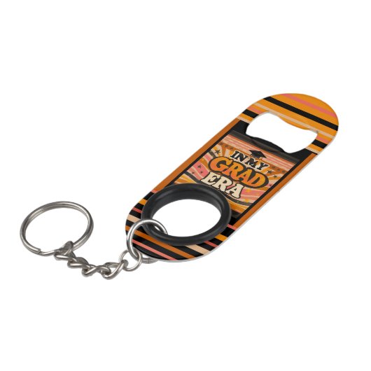 Grappig Afstudeerder Era Gepersonaliseerde Initial Mini Flessenopener (Voorkant Gekanteld)