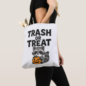 Grappig Afval of Behandel Wasbeer Halloween Ontwer Tote Bag (Dichtbij)