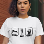 Grappig AI-aansporend T-shirt | Zwarte witte robot<br><div class="desc">Voor de snelle technicus die het leven van de code leeft - dit grappige T-shirt met een AI-thema is voorzien van gewaagde witte afbeeldingen van "Sleep, Eat, Prompt" in een retro-icoonstijl. Of je nu modellen traint of gewoon vibing in de ontwikkelmodus, dit zwarte t-shirt is ideaal voor coders, chatbotfans en...</div>