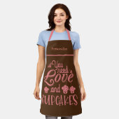 Grappig alles wat je nodig hebt is Love Cupcakes Q Schort (Gedragen)