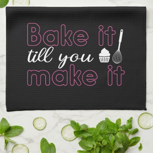 Grappig bakken tot je het roze geplakt hebt theedoek (Gevouwen)