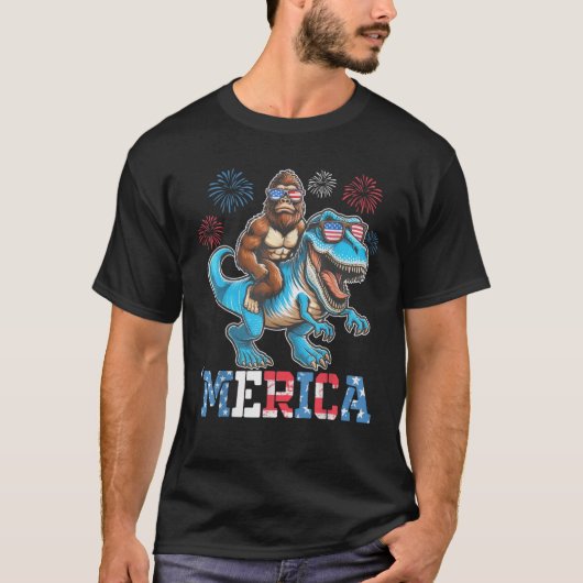 Grappig Bigfoot Riding Dinosaur Merica Vuurwerk 4e T-shirt (Voorkant)