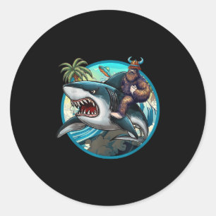 Grappig Bigfoot Rijden op een haai _ Hilarische Sa Ronde Sticker