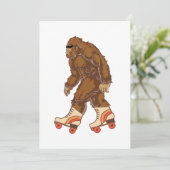 Grappig Bigfoot Rolschaatsen Feestdagenkaart (Staand voorkant)