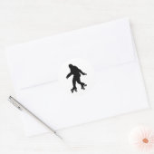 Grappig Bigfoot Rolschaatsen Ronde Sticker (Envelop)