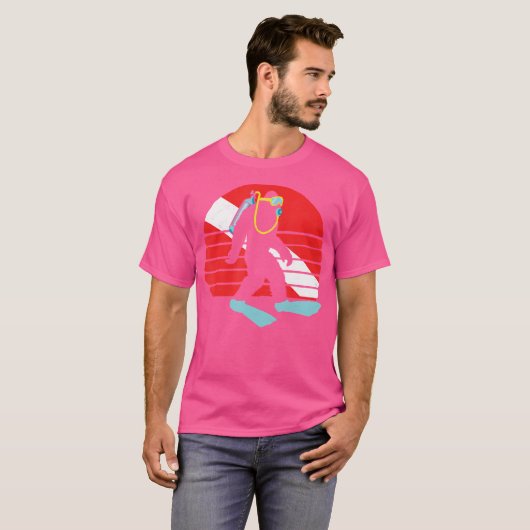  Grappig Bigfoot Scuba Duiken Retro Duikvlag T-shirt (Voorkant volledig)