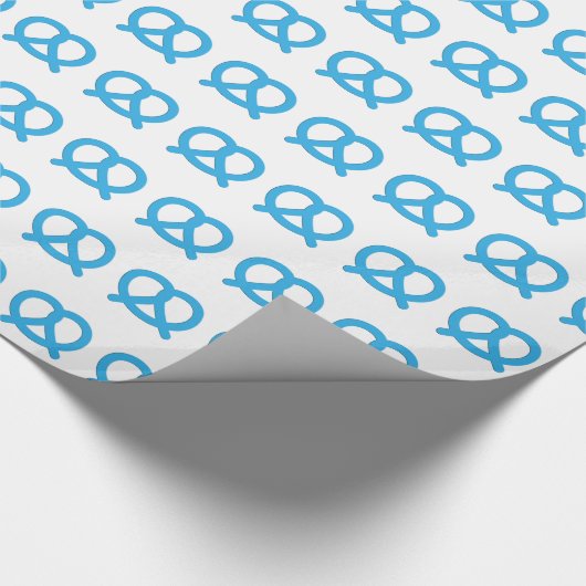 Grappig blauw Pretzel patroon Duits Oktoberfest Cadeaupapier (Hoek)