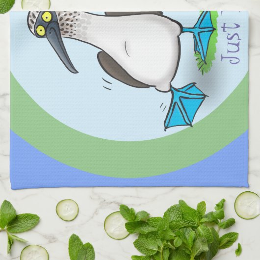 Grappig blauw-voetschoen-zeevogel-dansende cartoon theedoek (Gevouwen)