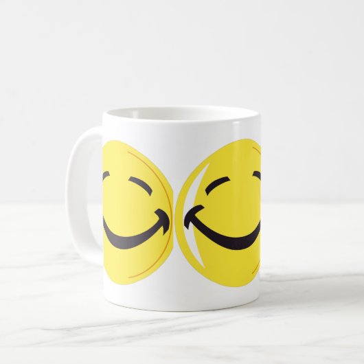 Grappig blij met de mok van koffie (Voorkant links)