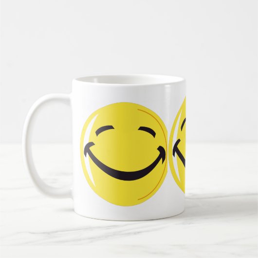 Grappig blij met de mok van koffie (Links)